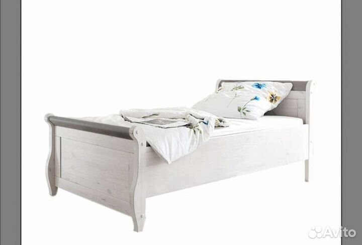 Кровать из массива дерева