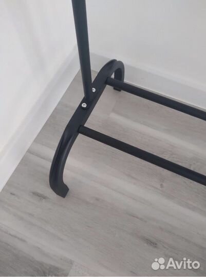 Вешалка напольная черная