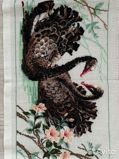 Картина вышитая крестом 36*20 лебеди