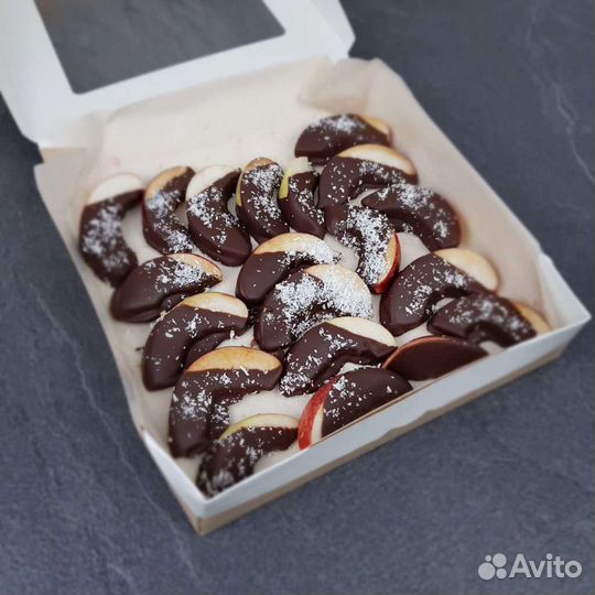 Фрукты в шоколаде