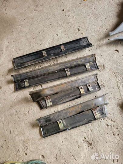 Накладки внутренние порогов на Мерседес 140