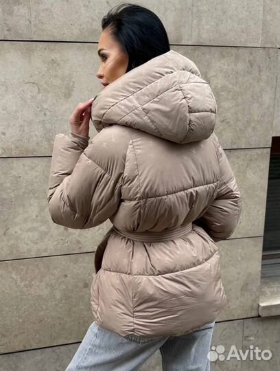 Зимняя куртка с капюшоном