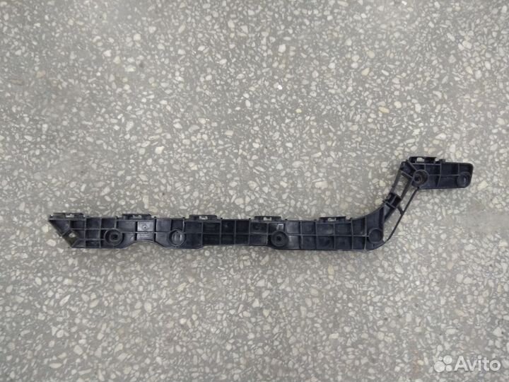 Кронштейн заднего бампера левый Lexus LX570