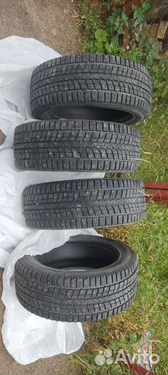 Dunlop SP Winter Ice 01 215/55 R16