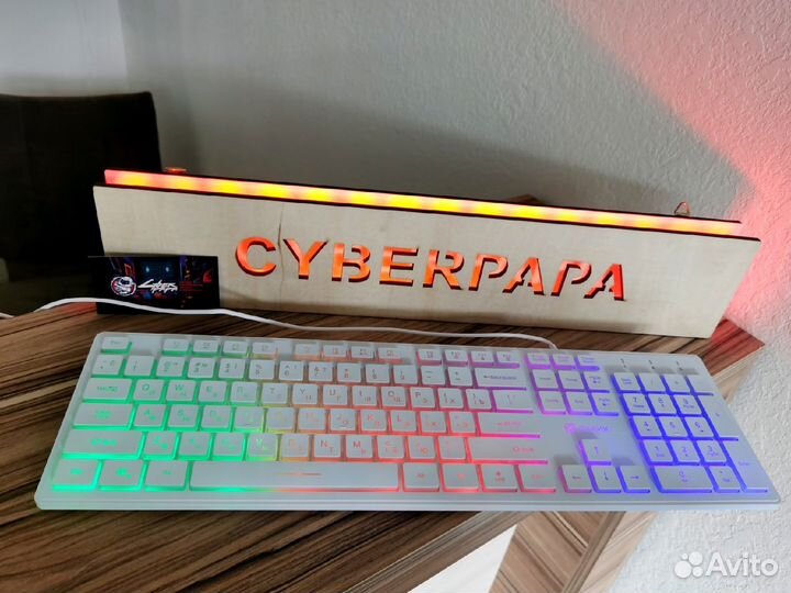 Белая клавиатура с подсветкой. Новая