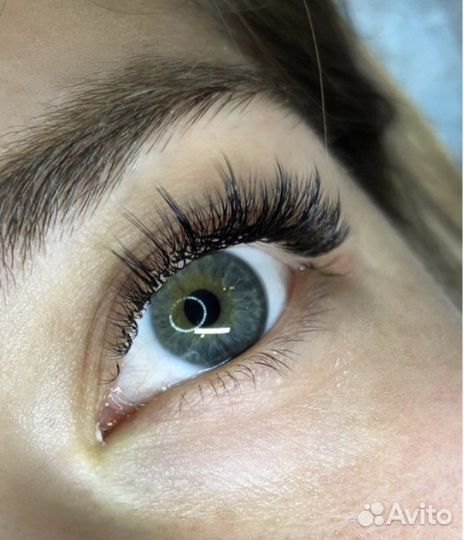 Наращивание ресниц и оформление бровей