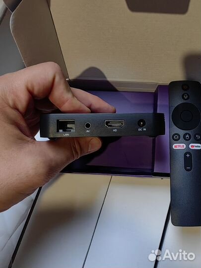 Android TV смарт приставка с голосовым поиском