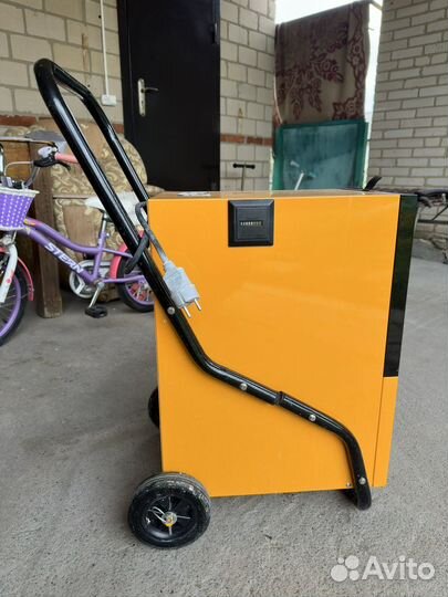 Осушитель воздуха промышленный Master DH 752