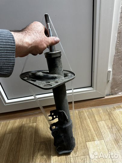 Продаю амортизатор задний левый камри 55