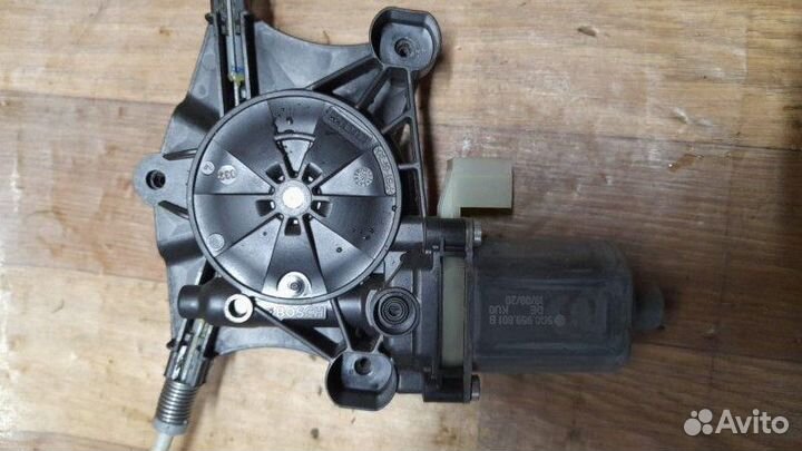 Стеклоподъемник с моторчиком передний правый