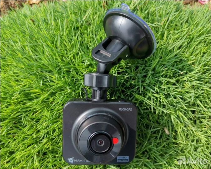Авто-видеорегистратор navitel R300 GPS