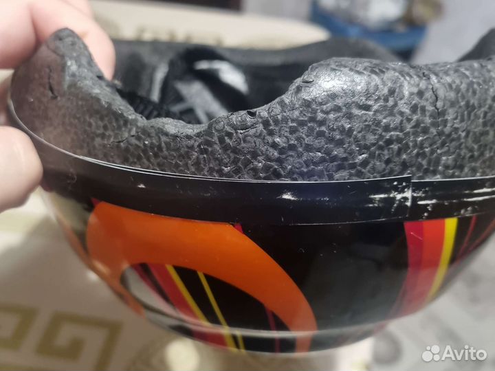 Шлем, налокотники и наколенники в комплекте