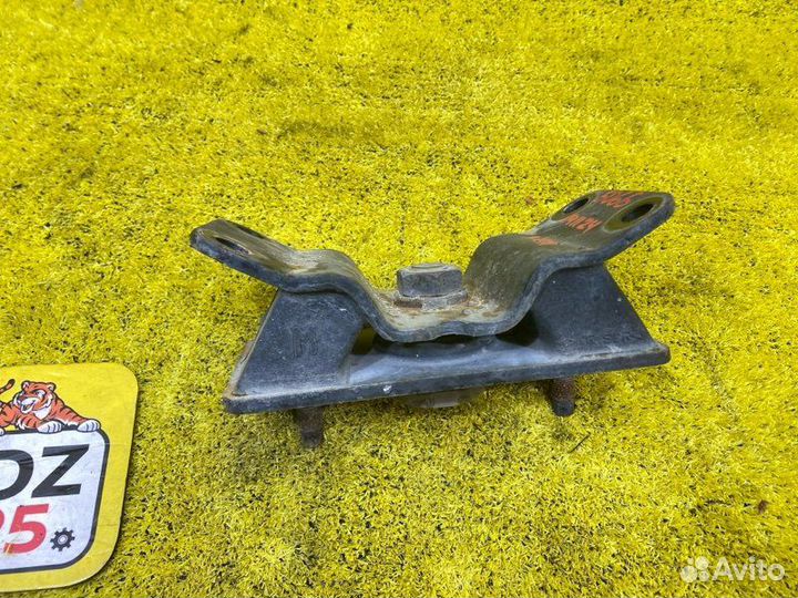 Подушка коробки передач передняя Toyota Land