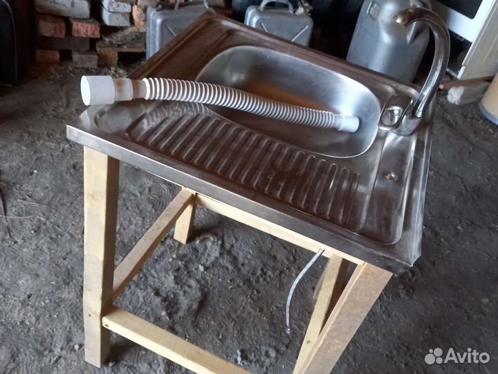 Раковина на тумбе