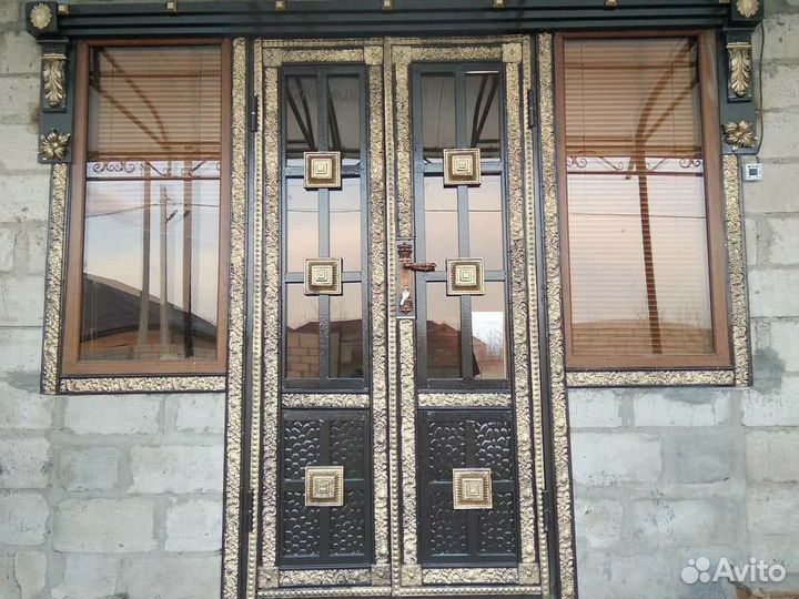 Кованая дверь входная