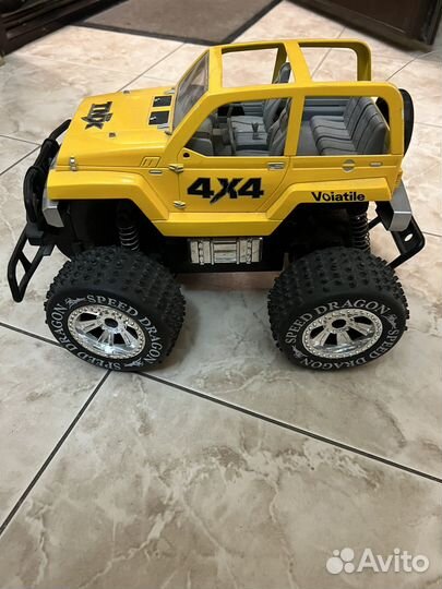 Машинка (внедорожник) на радиоуправлении