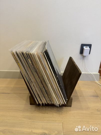 Подставка для виниловых пластинок
