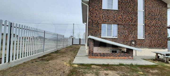 Коттедж 182 м² на участке 10 сот.