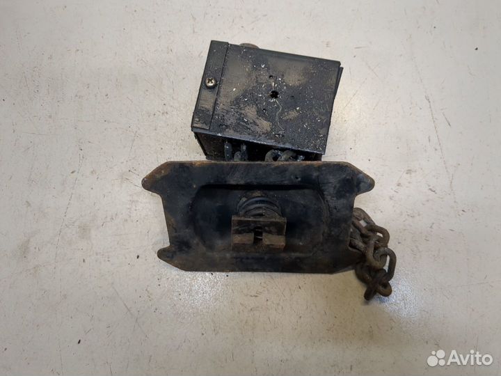 Кронштейн запасного колеса Mitsubishi Montero Spor