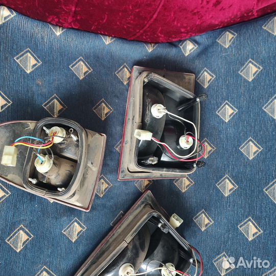 Задний комплект фонарей на волгу 31105