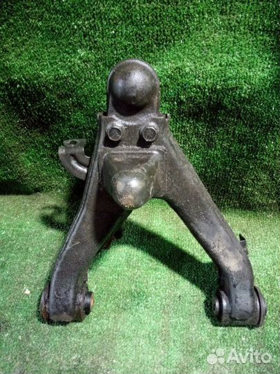 Рычаг подвески левый Mitsubishi Pajero 4 V9