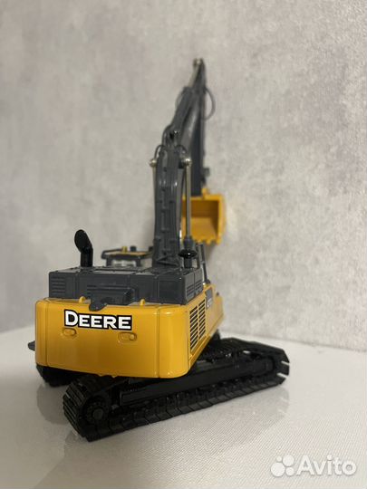 Коолекционная модель трактора Jonh Deere