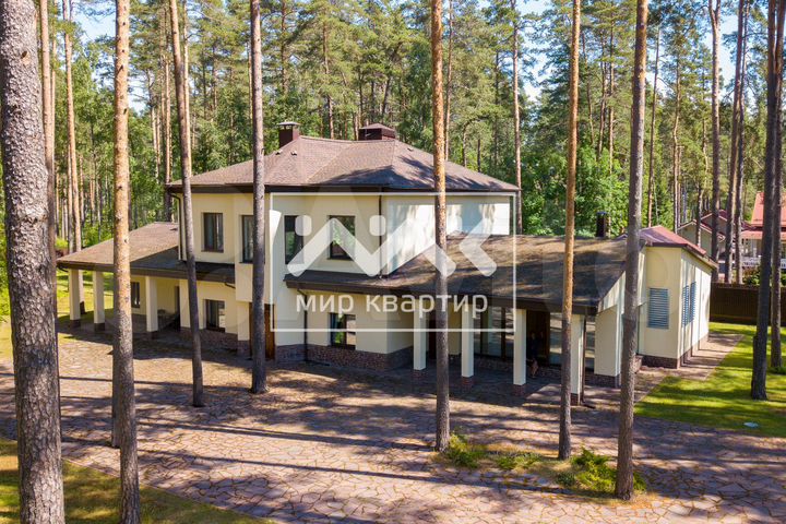 Дом 584,4 м² на участке 56 сот.