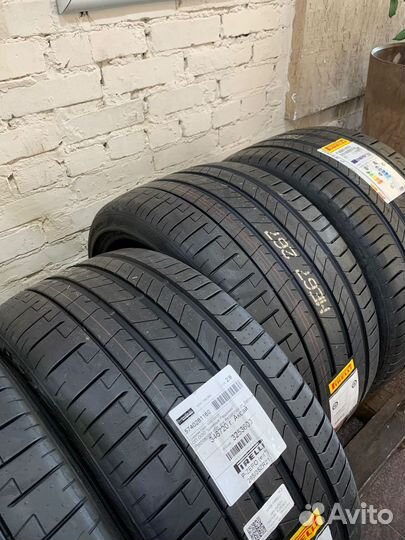 Pirelli P Zero Sports CAR 315/30 R22 и 295/35 R21 108Y