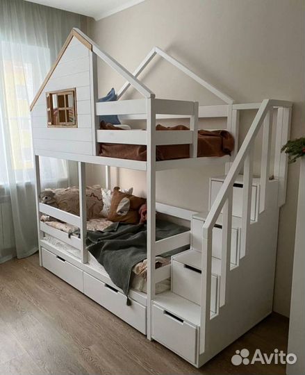 Кроватка двухъярусная с комодом