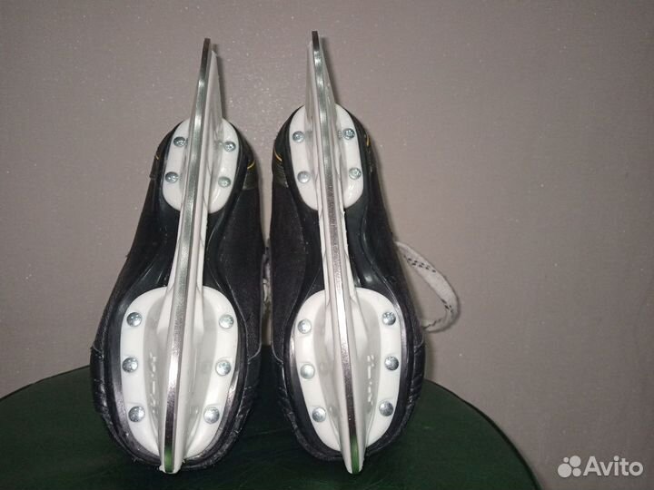 Продам коньки дтские bauer supreme 140 YTH skate B