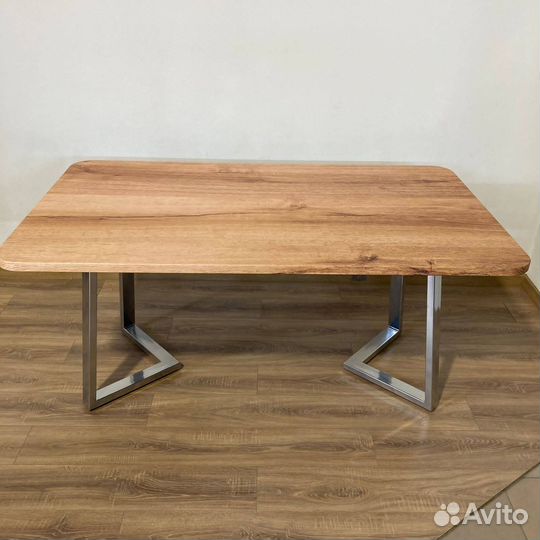 Обеденный стол 'Appropriate Chest'