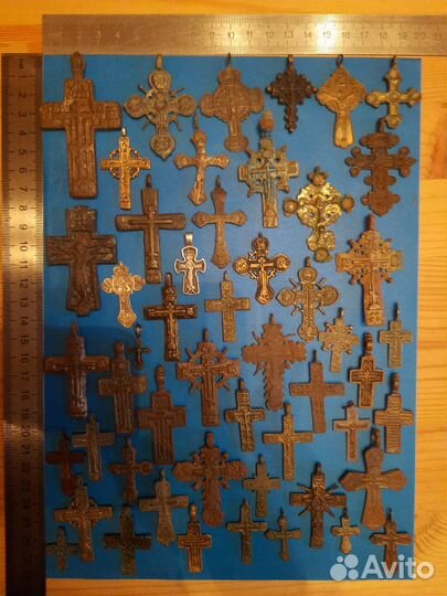 Коллекция старинных нательных крестов