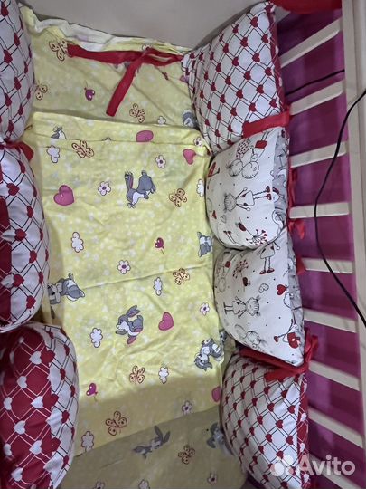 Детская кроватка с маятником и ящиком