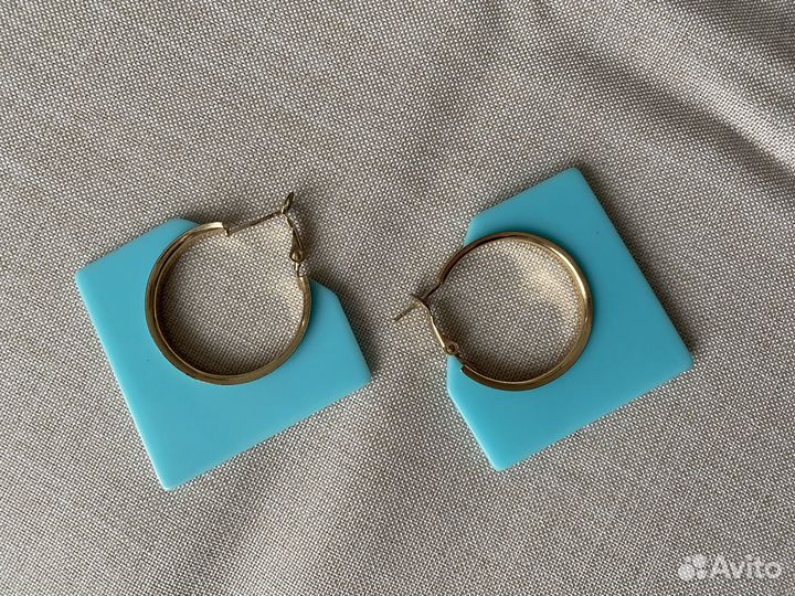 Брошь, серьги, бусы