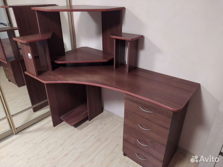 Компьютерный стол (угловой)