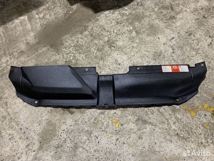 Накладка замка капота audi a4 b8