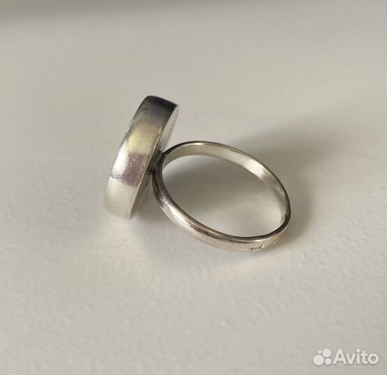 Серебряное кольцо с перламутром