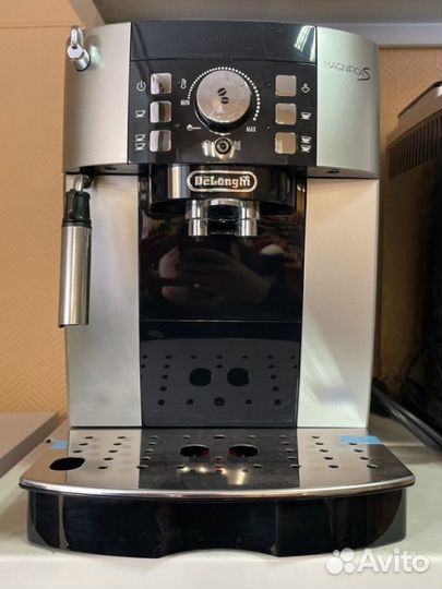 Кофемашина delonghi magnifica s