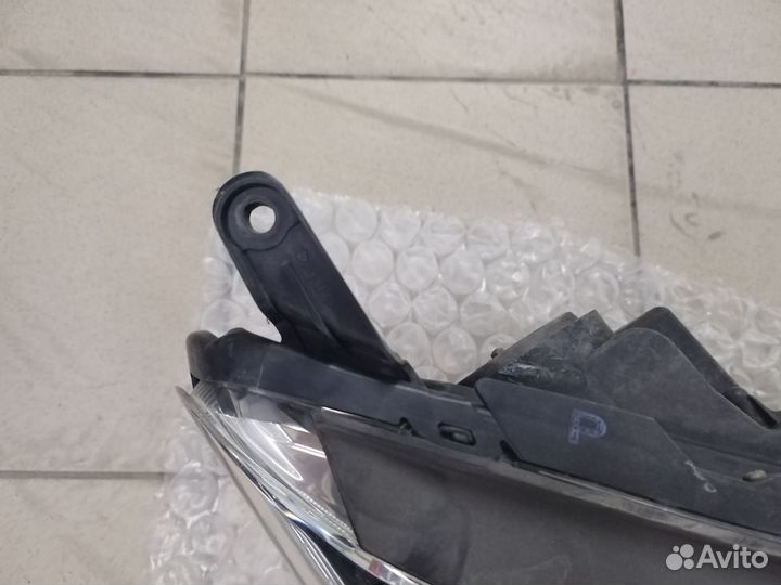 Фара правая Toyota Rav4