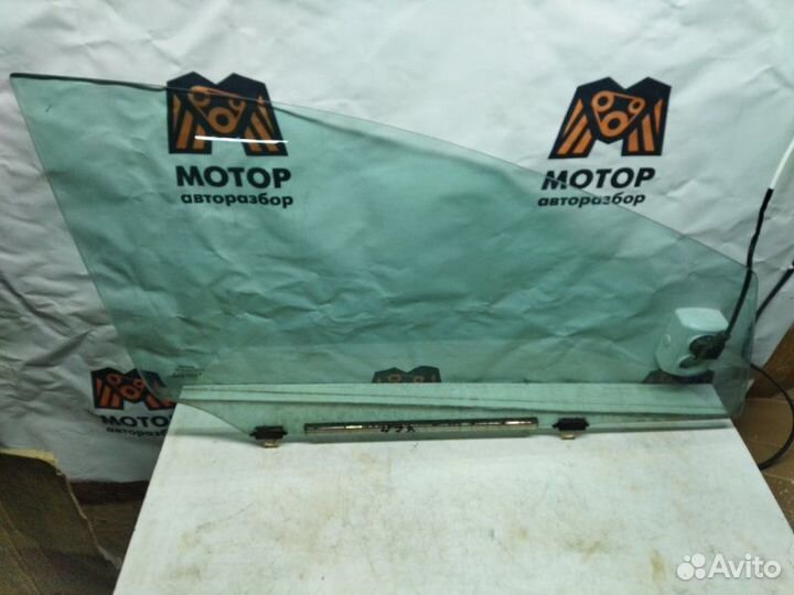 Стекло двери переднее правое Toyota Avensis 3 270