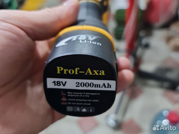 Шуруповерт безшёточный