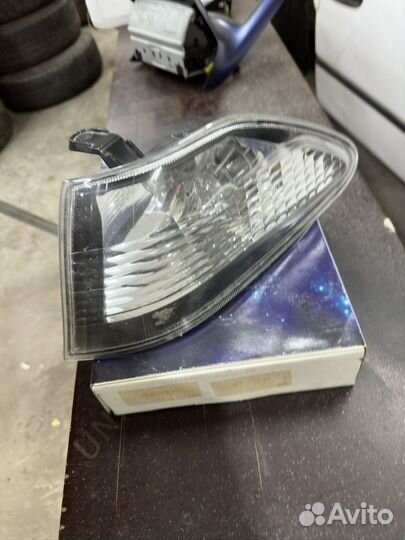 Поворотник Toyota Carina AT211