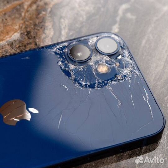 Замена заднего стекла на iPhone всех моделей