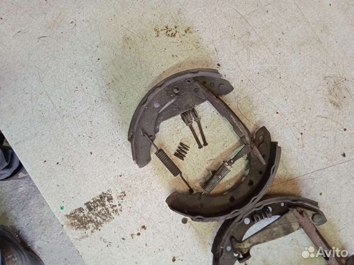 Механизм ручника + колодки audi 80 b3 ауди 80 б3