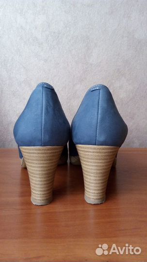 Туфли на танкетке (женские, 37 размер)