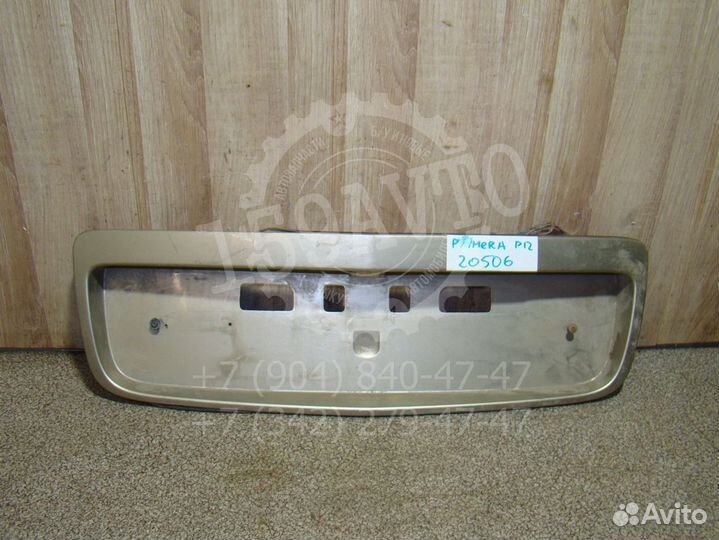 Накладка двери багажника Nissan Primera (P12)