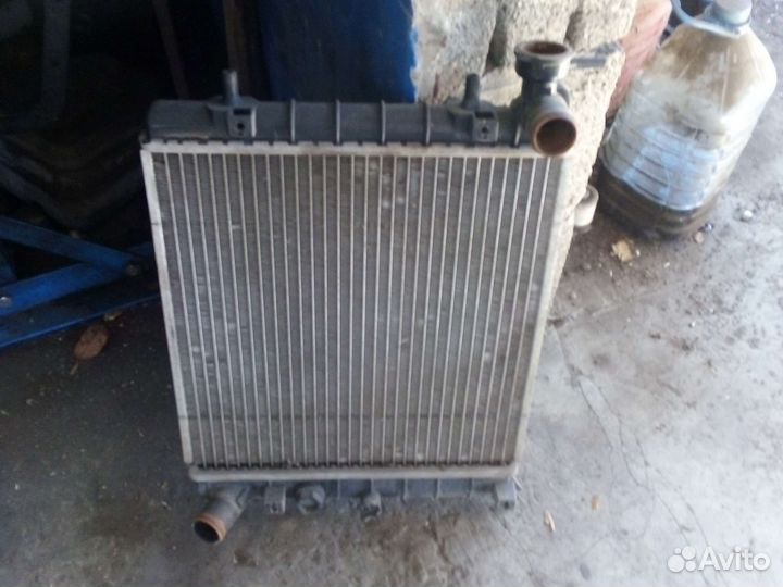 Продам радеатор охлаждения на хюндай акцент