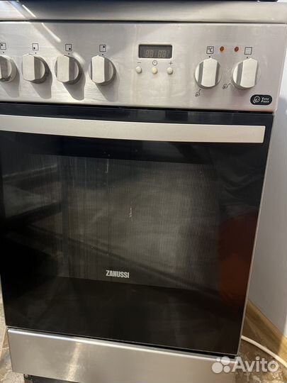 Плита электрическая с духовкой б/у zanussi