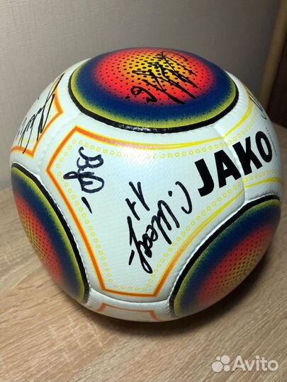 Футбольный мяч с автографами сборной России