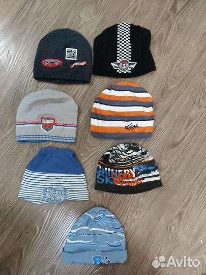 Шапки детские для мальчиков и ошейник продаются